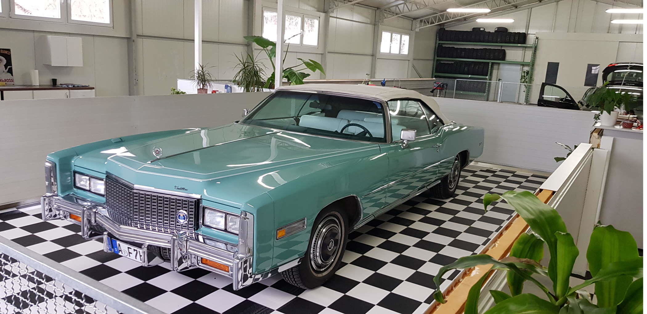 Cadillac Eldorado im KFZ Wasch- & Pflegepark